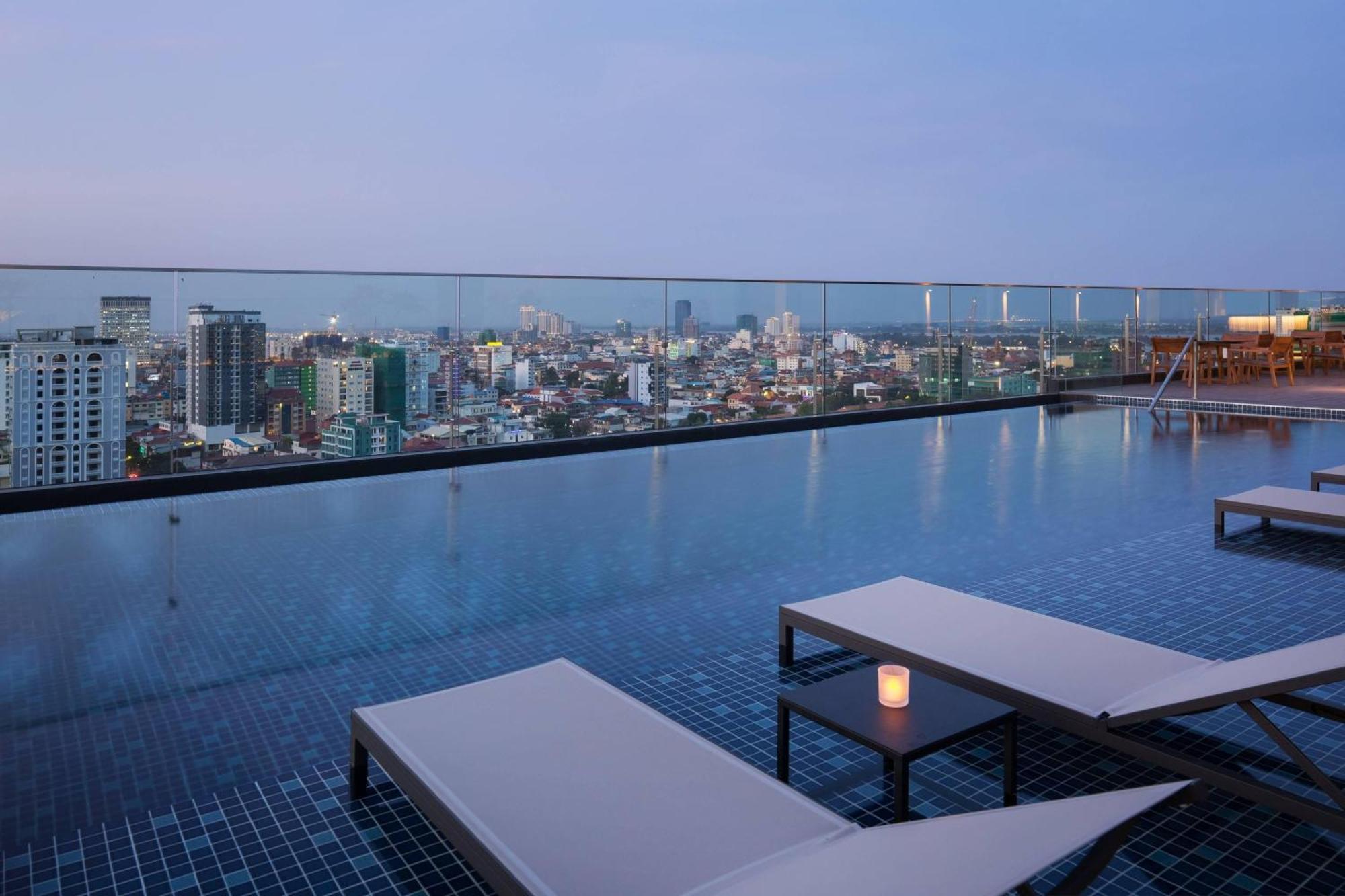 Courtyard By Marriott Phnom Penh Hotel Ngoại thất bức ảnh