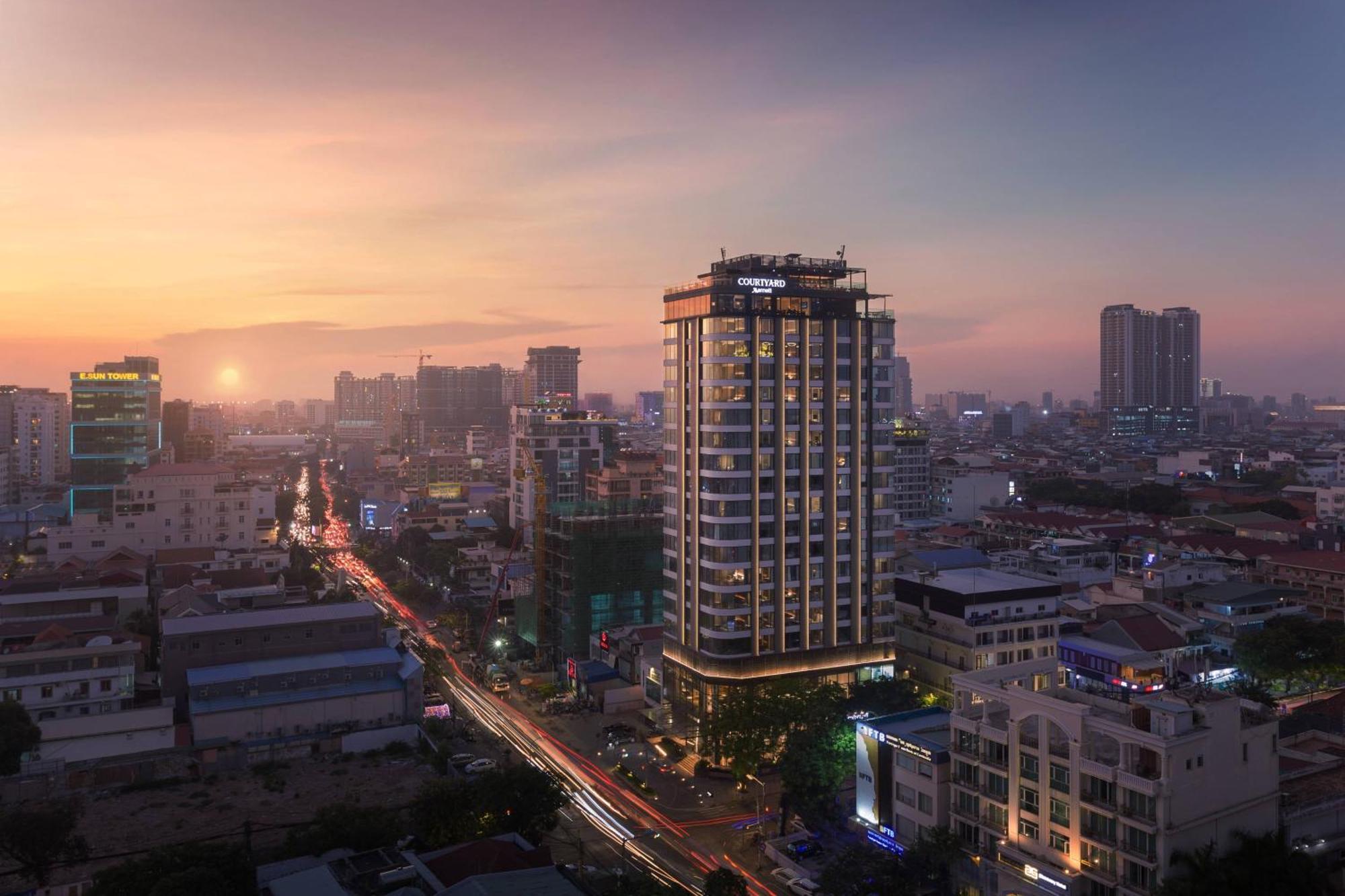 Courtyard By Marriott Phnom Penh Hotel Ngoại thất bức ảnh
