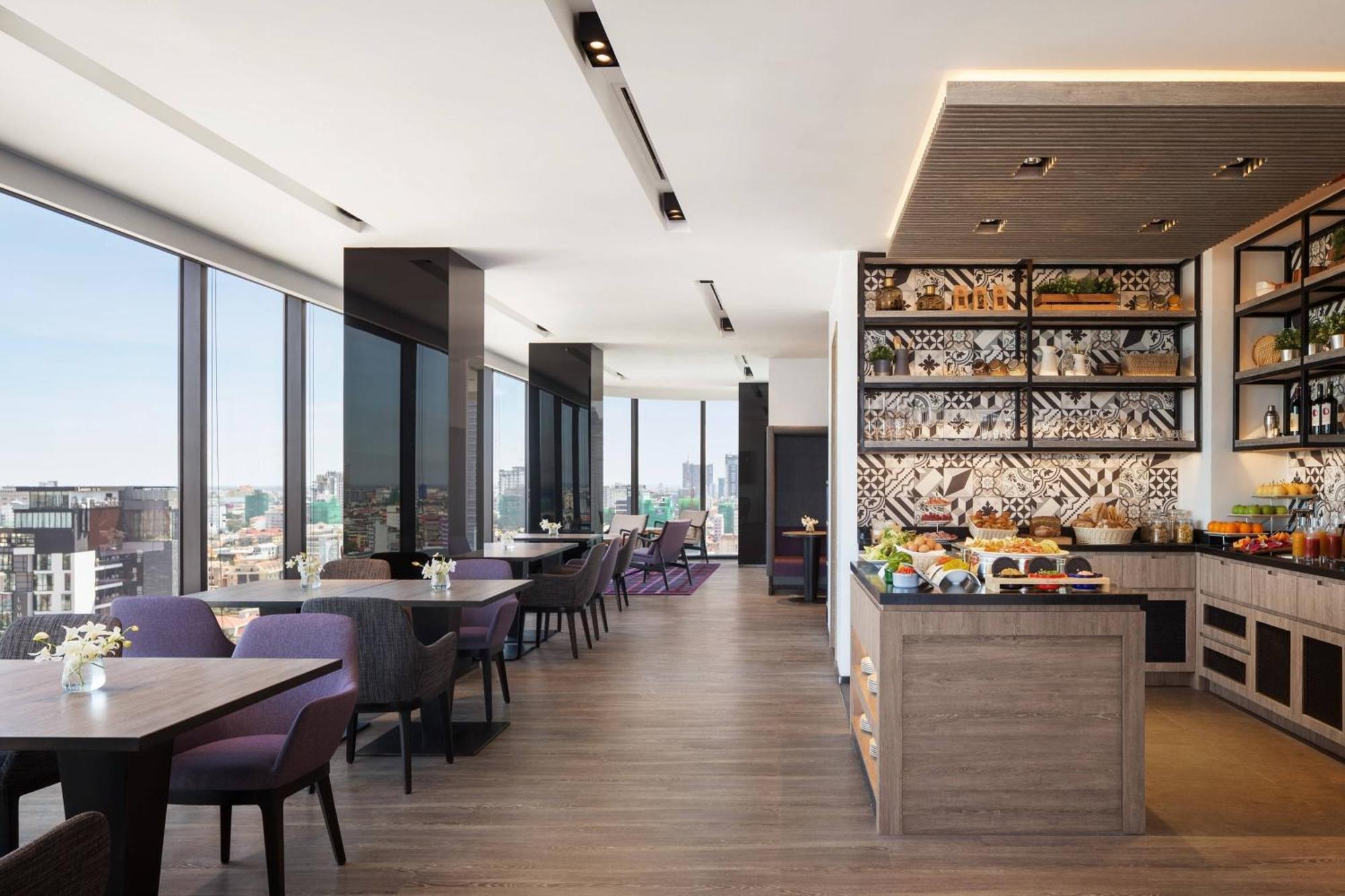 Courtyard By Marriott Phnom Penh Hotel Ngoại thất bức ảnh