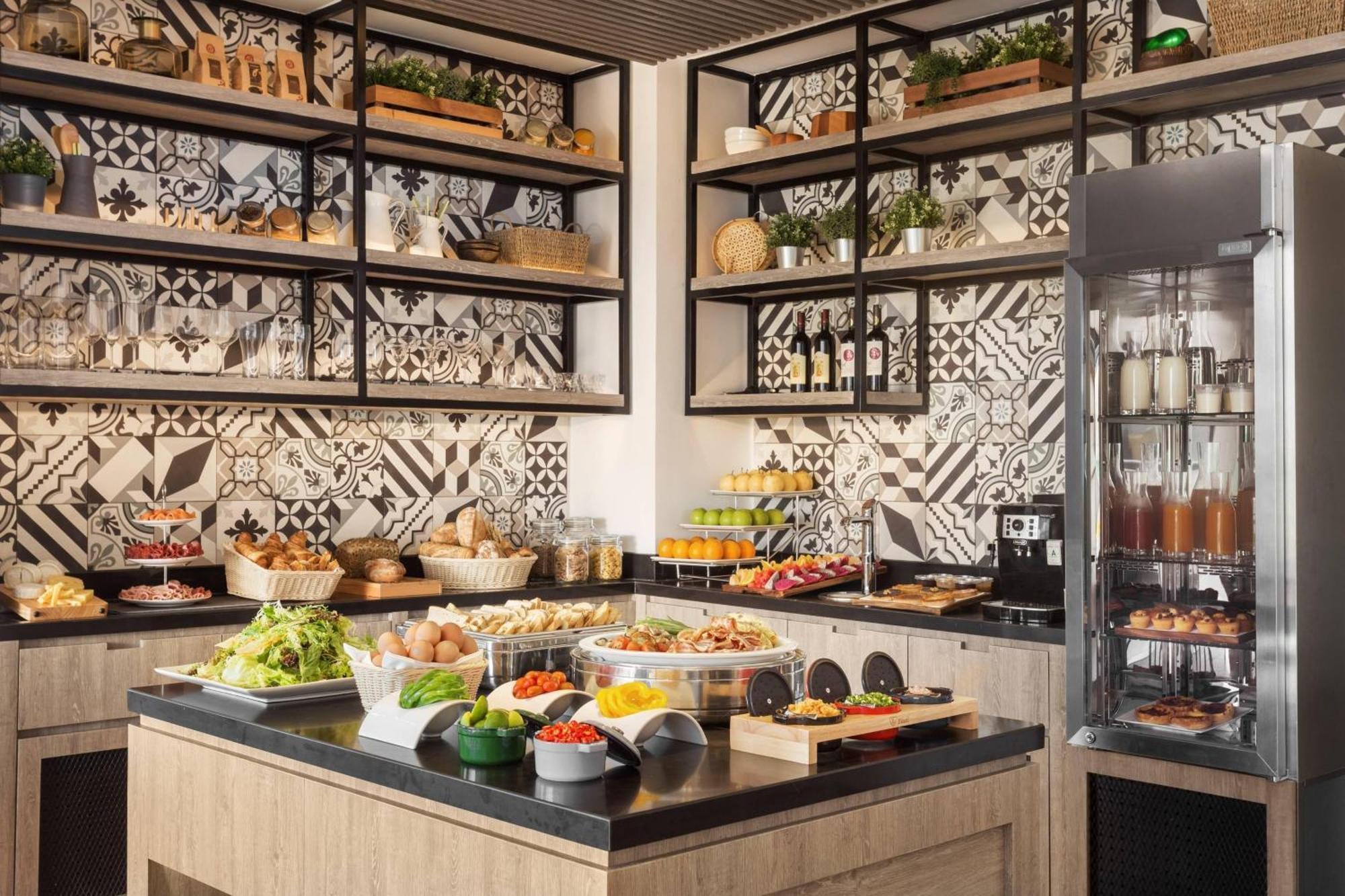 Courtyard By Marriott Phnom Penh Hotel Ngoại thất bức ảnh