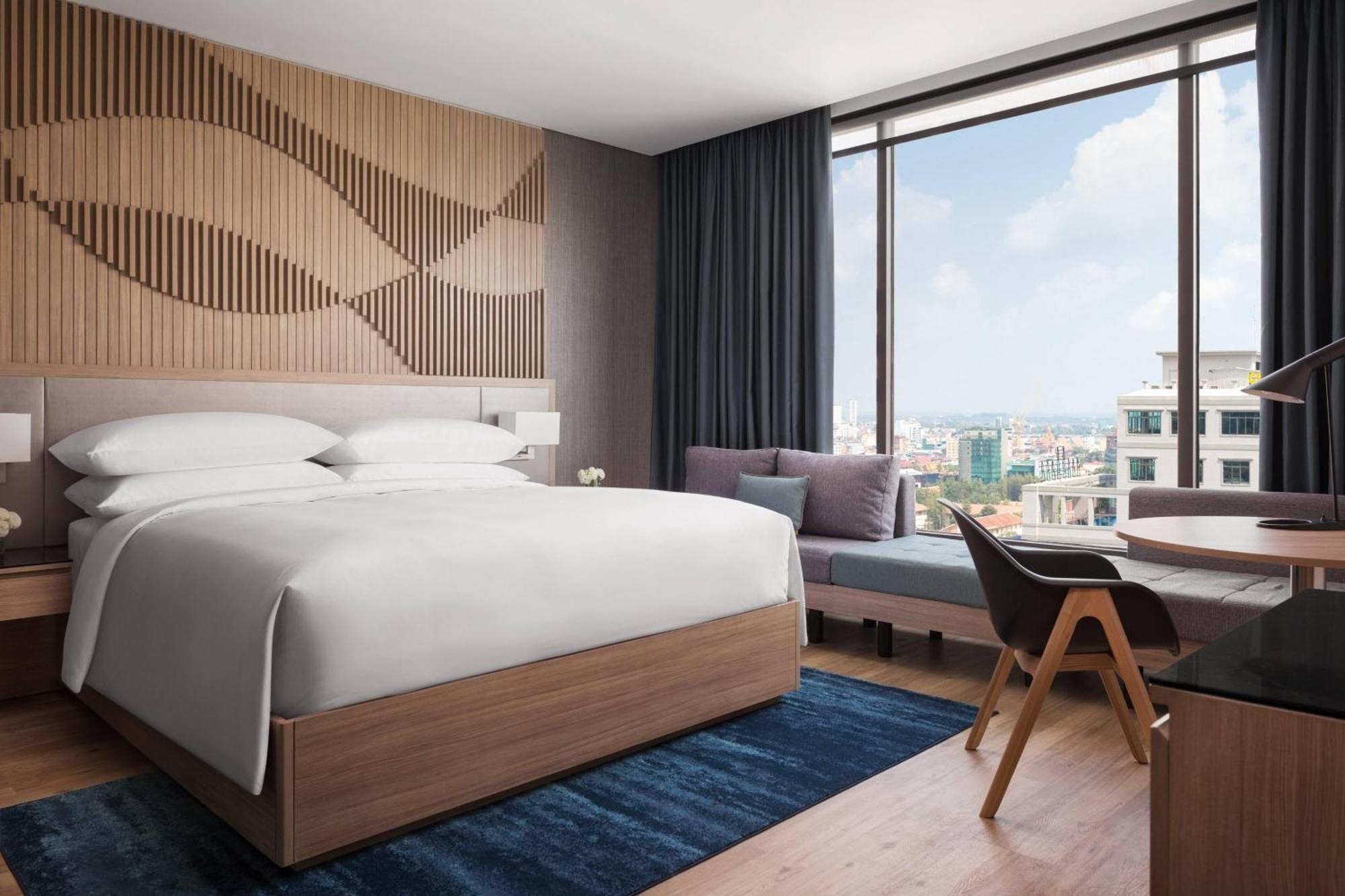 Courtyard By Marriott Phnom Penh Hotel Ngoại thất bức ảnh